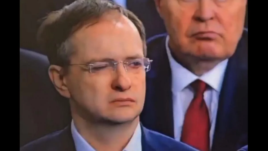 \"Ловил в фокус царя\": помощник Путина рассмешил поведением во время его выступления (ВИДЕО)
