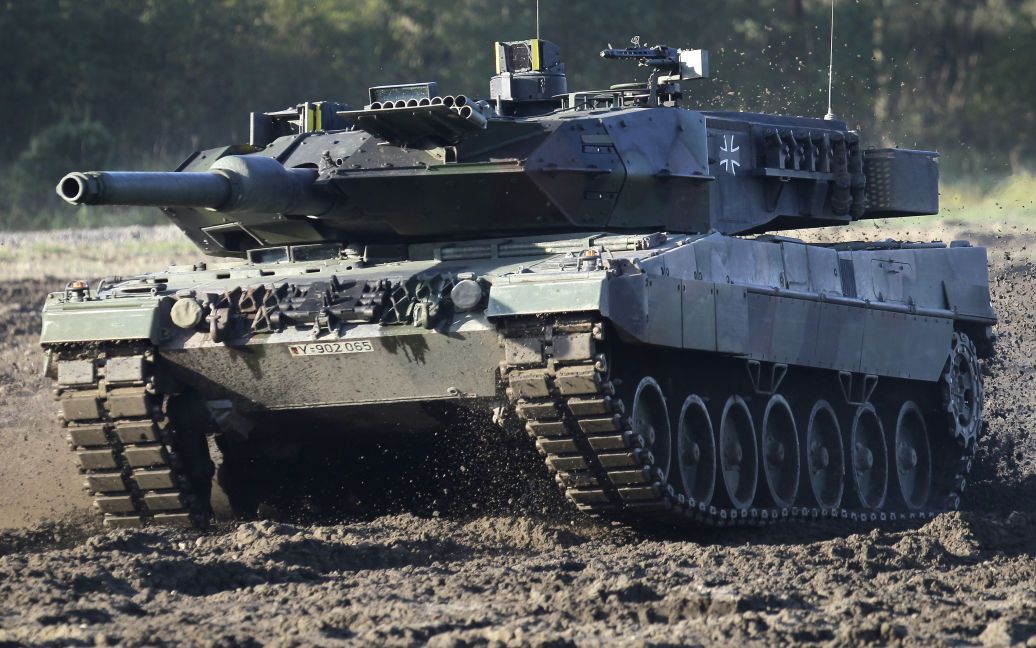 Россияне хотели похвастаться сожженным танком Leopard, но «сгорели» с фото 