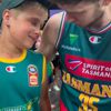 Капітан баскетбольної команди, що програла, втішив розплаканого юного вболівальника (ФОТО)
