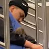 Крыса в вагоне метро забралась на спящего пассажира (ВИДЕО)