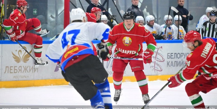 "Несподівано".  Лукашенко в 14-й раз із 16 став володарем «кубка президента з хокею»