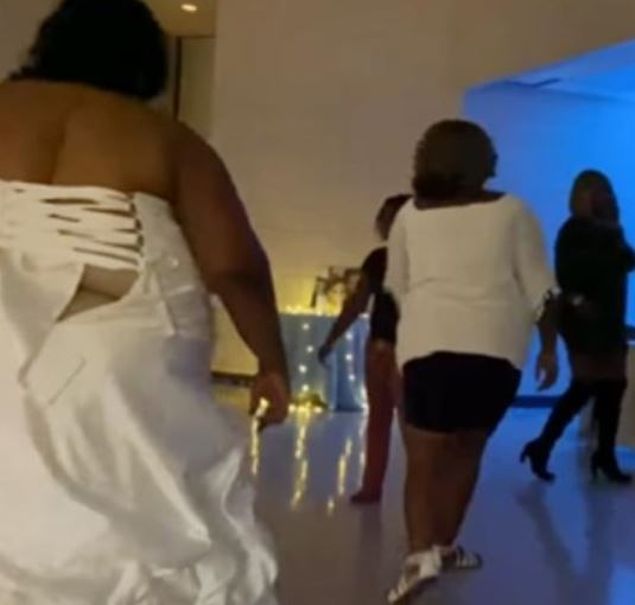 Тучную невесту высмеяли в Сети за порвавшееся платье