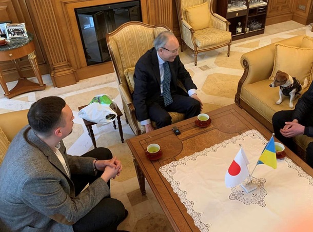 Пес Патрон встретился с послом Японии (ФОТО)