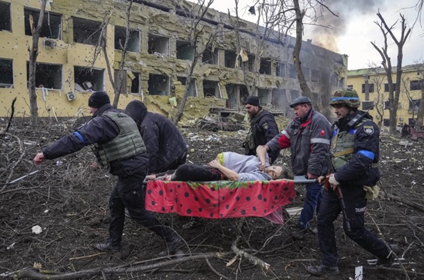 Снимок из Мариуполя получил главную награду World Press Photo 2023 (ФОТО)