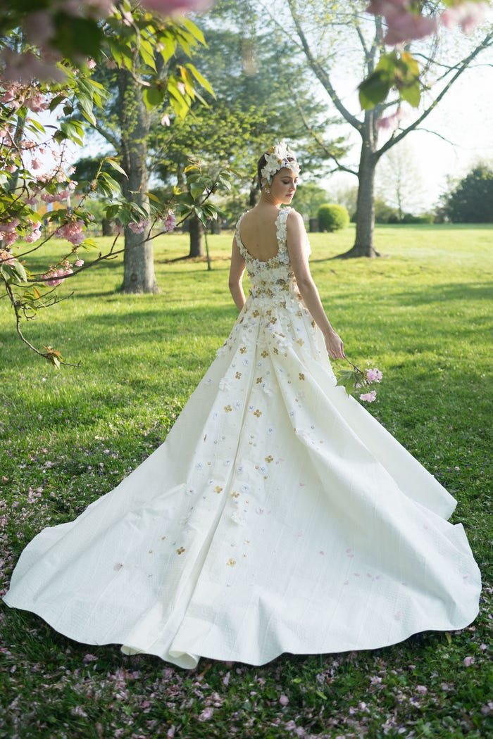 В США прошел конкурс по созданию свадебных платьев из туалетной бумаги