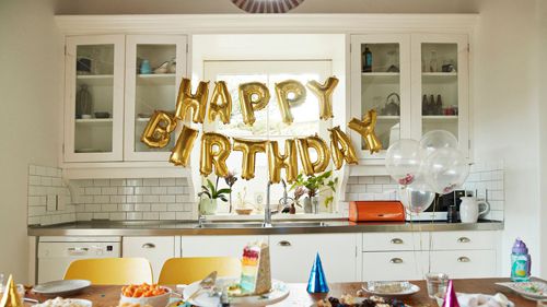Родители устроили вечеринку по случаю дня рождения, но забыли пригласить именинника (ФОТО)