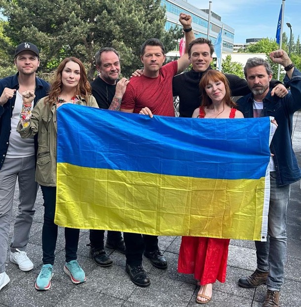 Актеры сериала Сверхъестественное поддержали Украину (ФОТО)