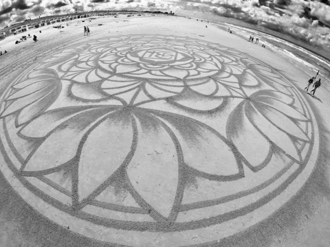 Тим Хукстра — художник создающий огромные рисунки на песке (ФОТО) 