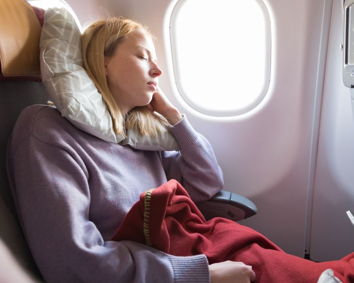 13 советов, благодаря которым перелет в самолете пройдет как по маслу