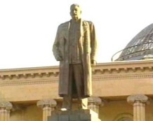 В Грузии загадочно исчез памятник Сталину