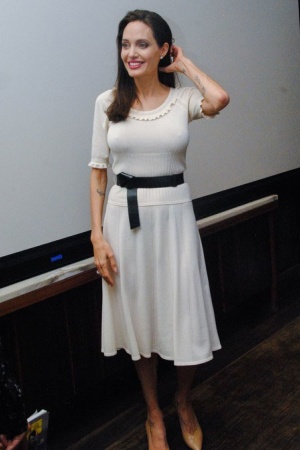 Джоли на премьере своего нового документального фильма о Камбодже