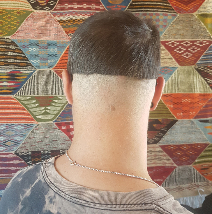20 человек, которых теперь пробирает дрожь при виде парикмахерского салона