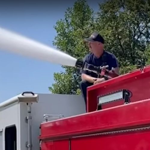 Пожежники допомогли дітям упоратися з літньою спекою (ВІДЕО)