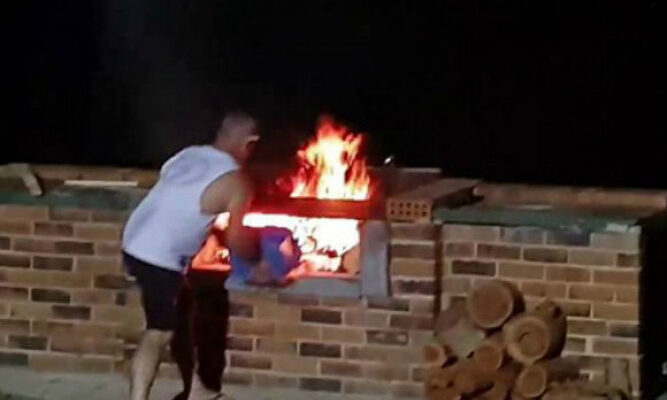 Австралієць ледь не спалив себе заради вірусного відео