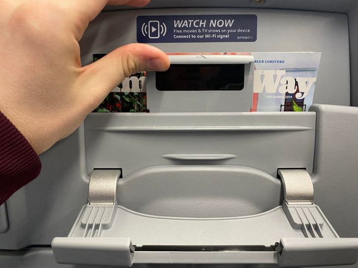 Люди, які в аеропортах та літаках натрапили на речі крутіші, ніж пластикові сидіння та табло вильотів