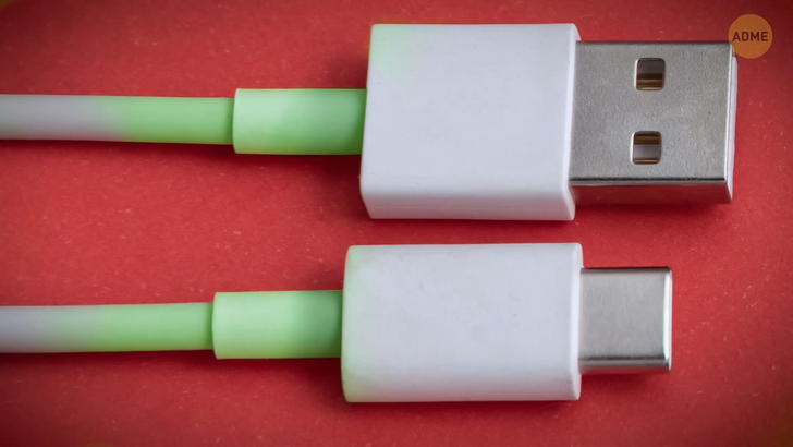 Якщо кабель зарядного пристрою позеленів, викиньте його якнайшвидше (фото)