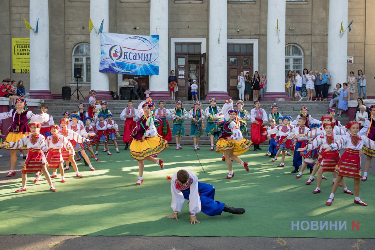 В Миколаєві виступив зразковий ансамбль танцю «Оксамит»  (фоторепортаж)