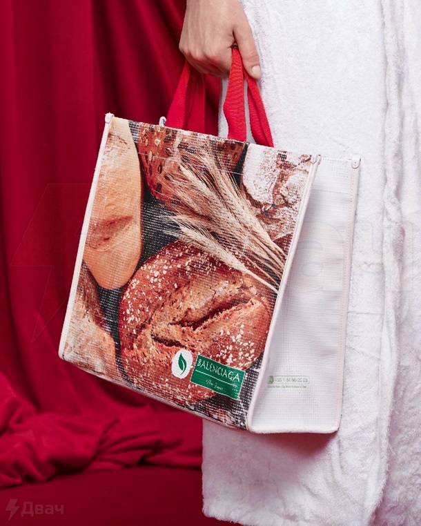 Balenciaga представила сумки-пакети (фото)