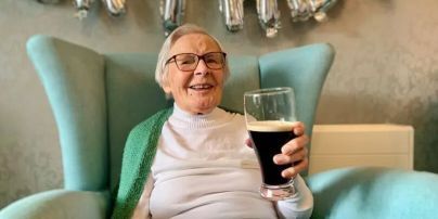 104-річна жінка про своє довголіття: "Пийте пиво і не виходьте заміж" (фото)