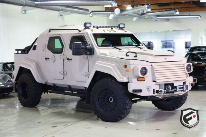 На аукционе в США продают армейский внедорожник Terradyne Gurkha