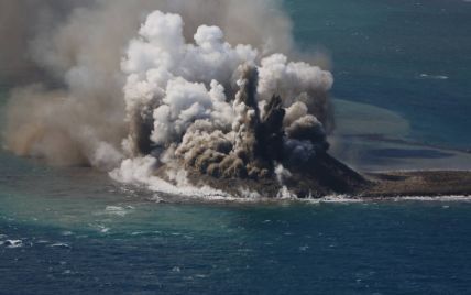 В Японії з'явився новий острів після виверження підводного вулкана – фото