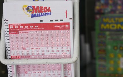 Чоловік виграв у лотерею $1,35 млрд і подав до суду через “непоправну шкоду”: що сталося