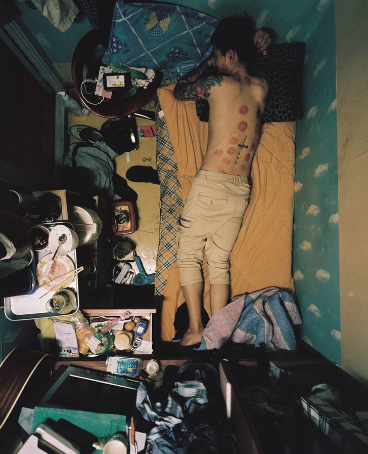 Фотограф показує сувору реальність життя в кімнатах площею 4 м2 у Південній Кореї.