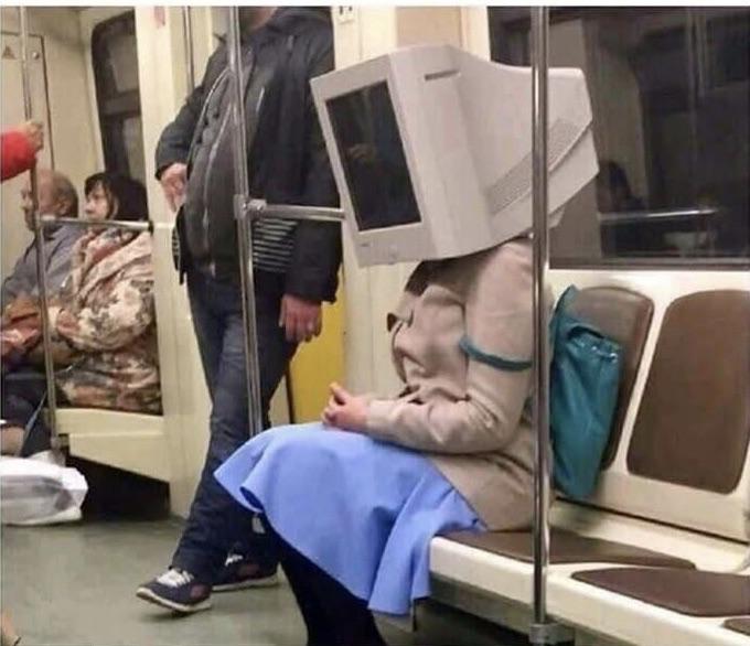 Дивні люди, яких можна побачити у метро