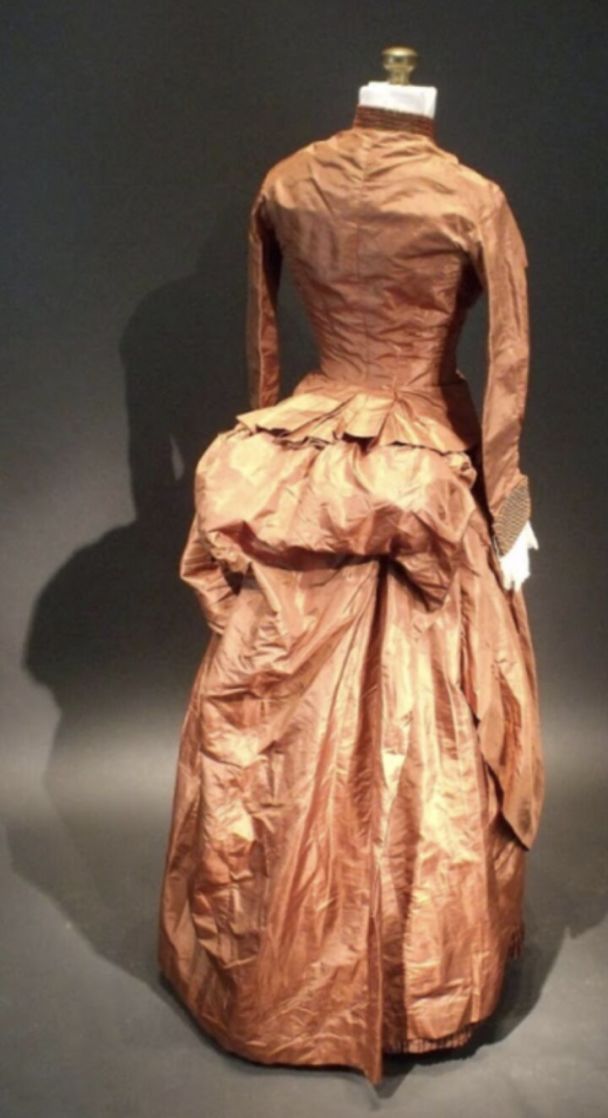 Шовкова сукня XIX століття / © nypost.com