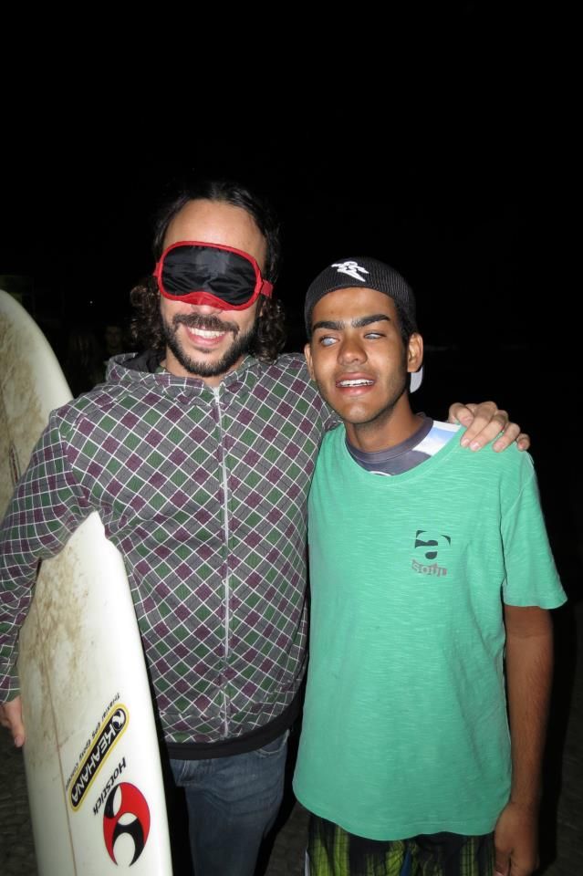 Дерек Рабело - слепой серфер из Бразилии