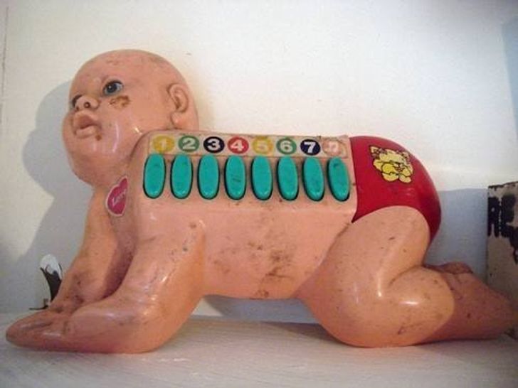 Іграшки, які мали радувати дітей, а в результаті лякають дорослих (фото)