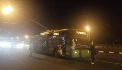 В Харькове кондуктор искусал пассажира троллейбуса