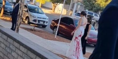 Мама нареченого зіпсувала весілля, обливши невістку червоною фарбою – фото