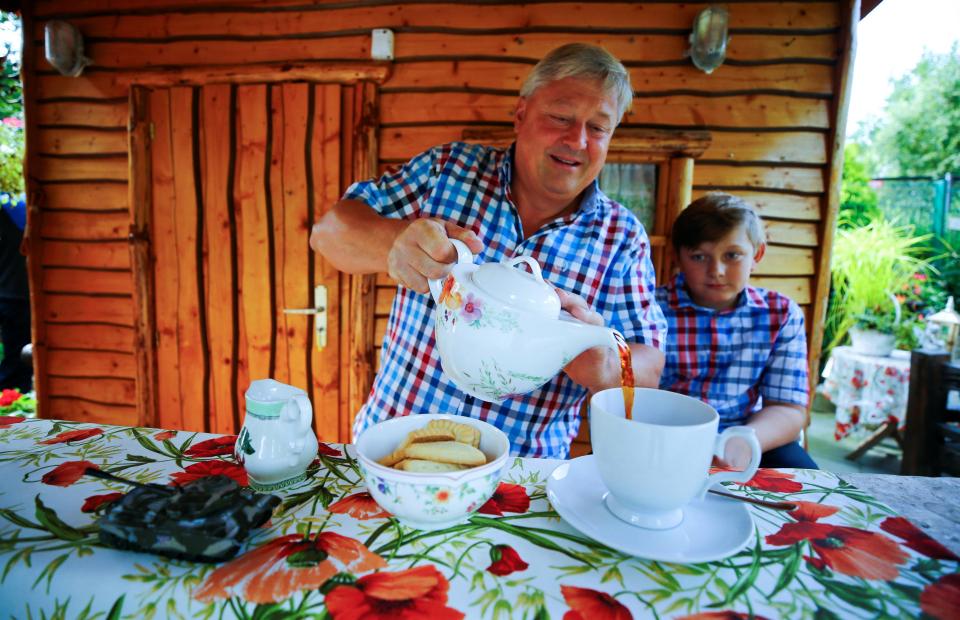 Уехавший в Германию британец превратил свой двор в кусочек родины