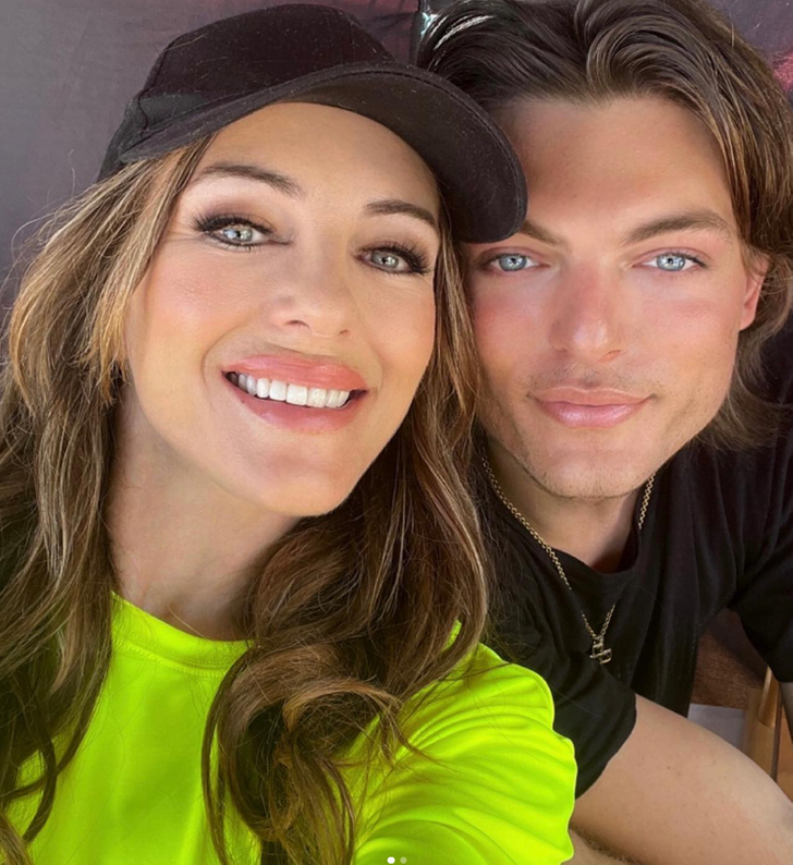 Elizabeth Hurley and her son Damian Hurley posa for selfie.