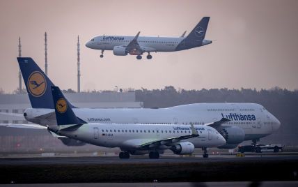 Пілот Lufthansa окреслив гігантський пеніс у небі над Сицилією: фото