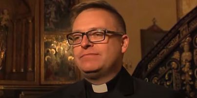 Священник під час невдалої гей-оргії не допоміг чоловіку з передозуванням та потрапив до в'язниці