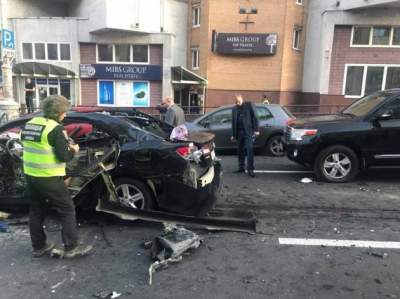 Взрыв авто в центре Киева: появились шокирующие кадры. Видео