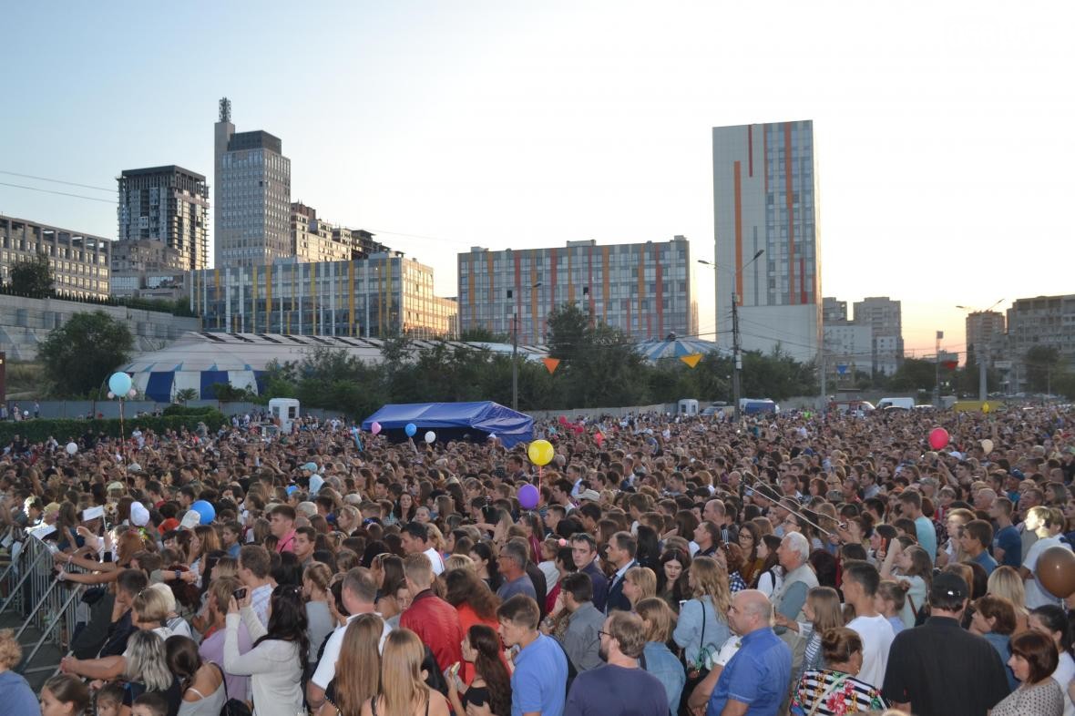 Концерт ко Дню города: многотысячная толпа, звезды украинской эстрады и поздравление мэра