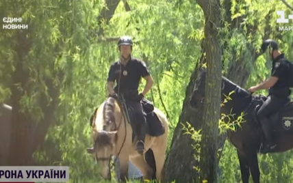 У Києві поліція пересіла на коней: де патрулюватимуть (фото, відео)