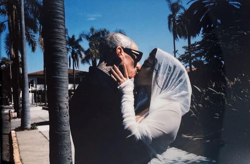 Кортні Кардаш’ян показала архівні фото з весілля з Тревісом Баркером