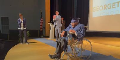 Муж окончил школу в 106 лет - видео
