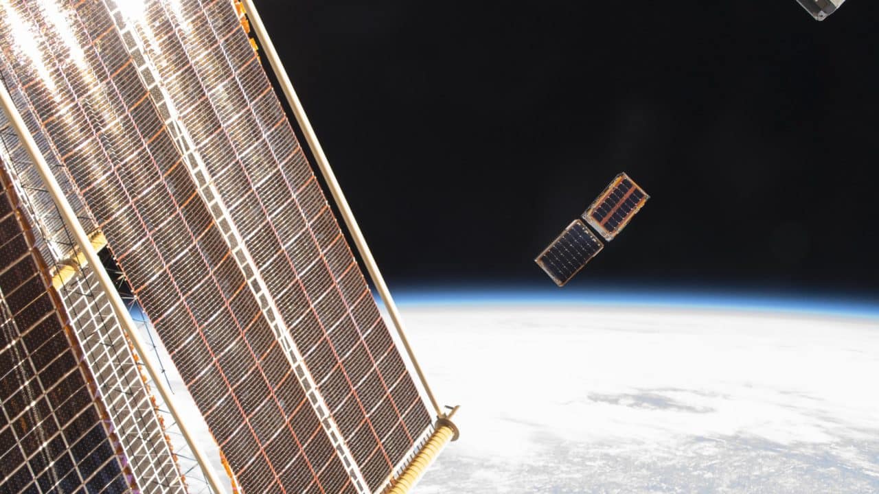 NASA показало нове відео розгортання двох кубсатів із МКС
