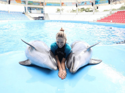  Вера Брежнева посетила дельфинарий