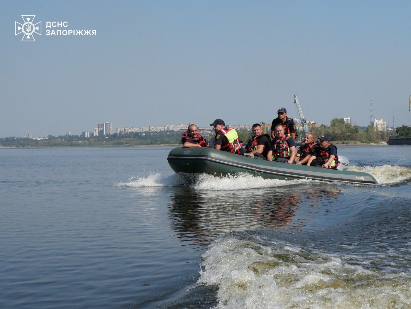 Запорізькі рятувальники ліквідували декілька займань на Хортиці