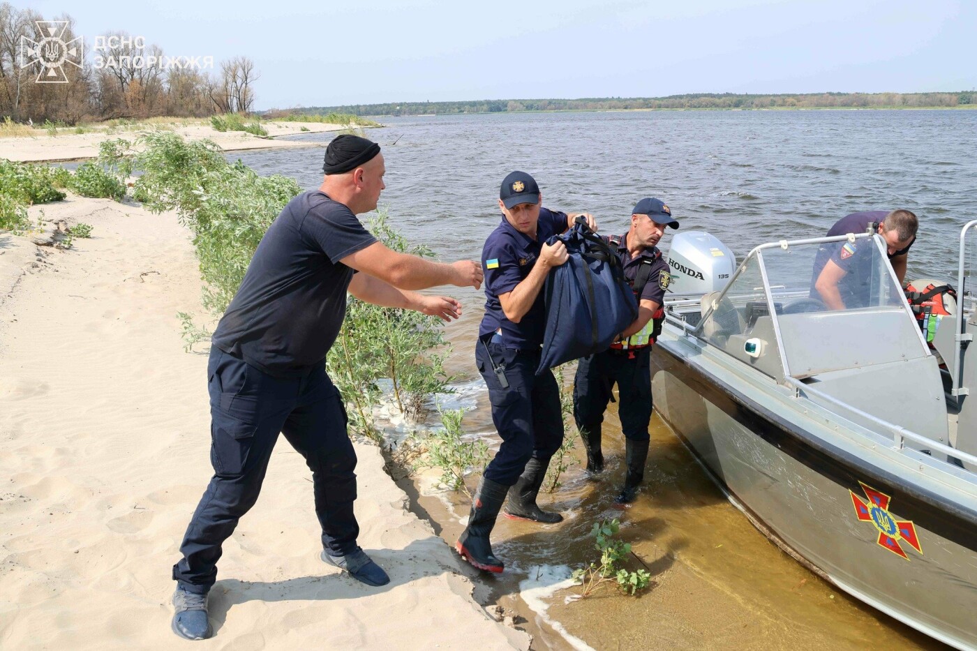 У Запорізькій області сапери ДСНС знищили ракету, які виявили під час гасіння пожежі у плавнях