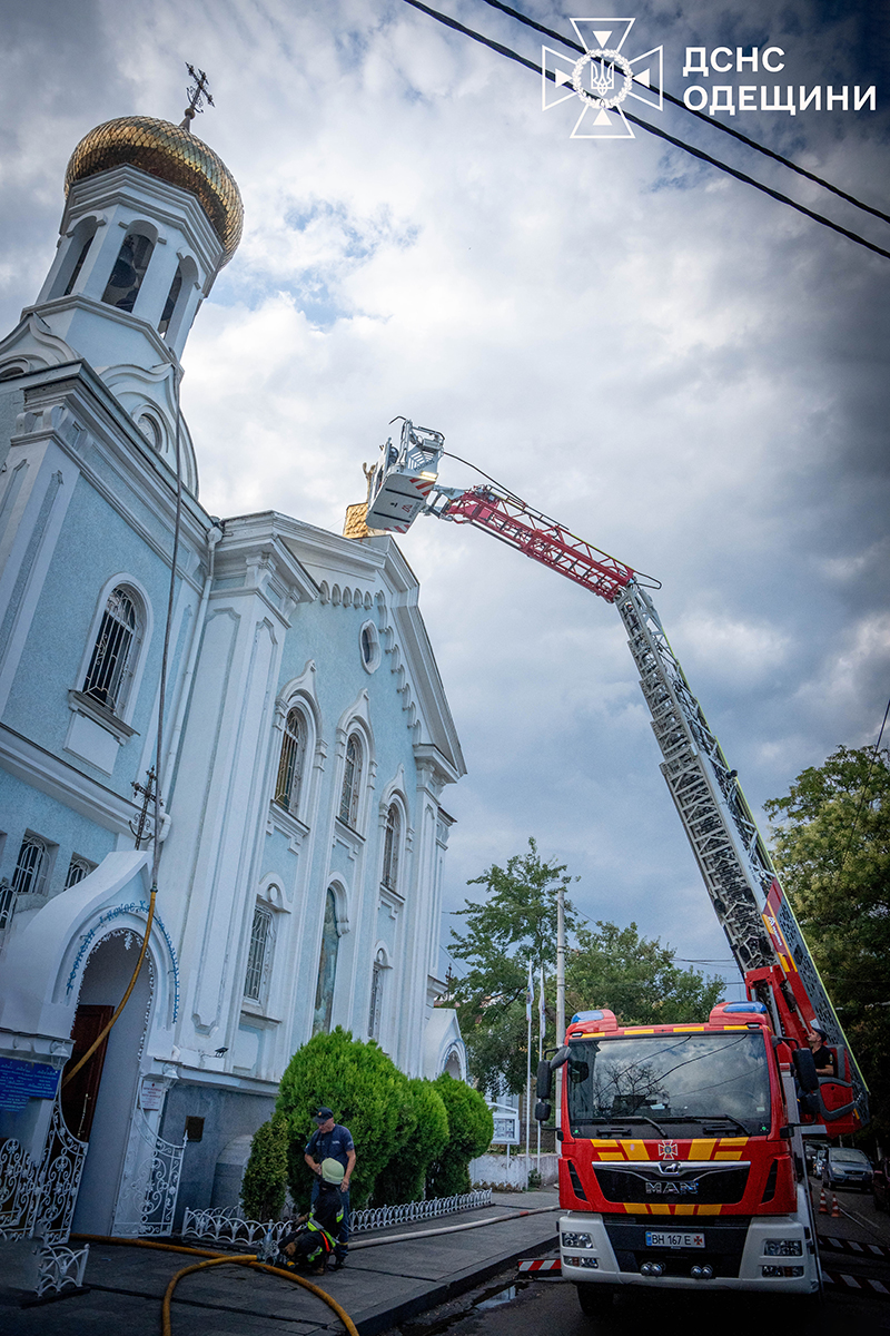 У центрі ОУ центрі Одеси палала церква (фото, відео)деси палала церква (фото, відео)