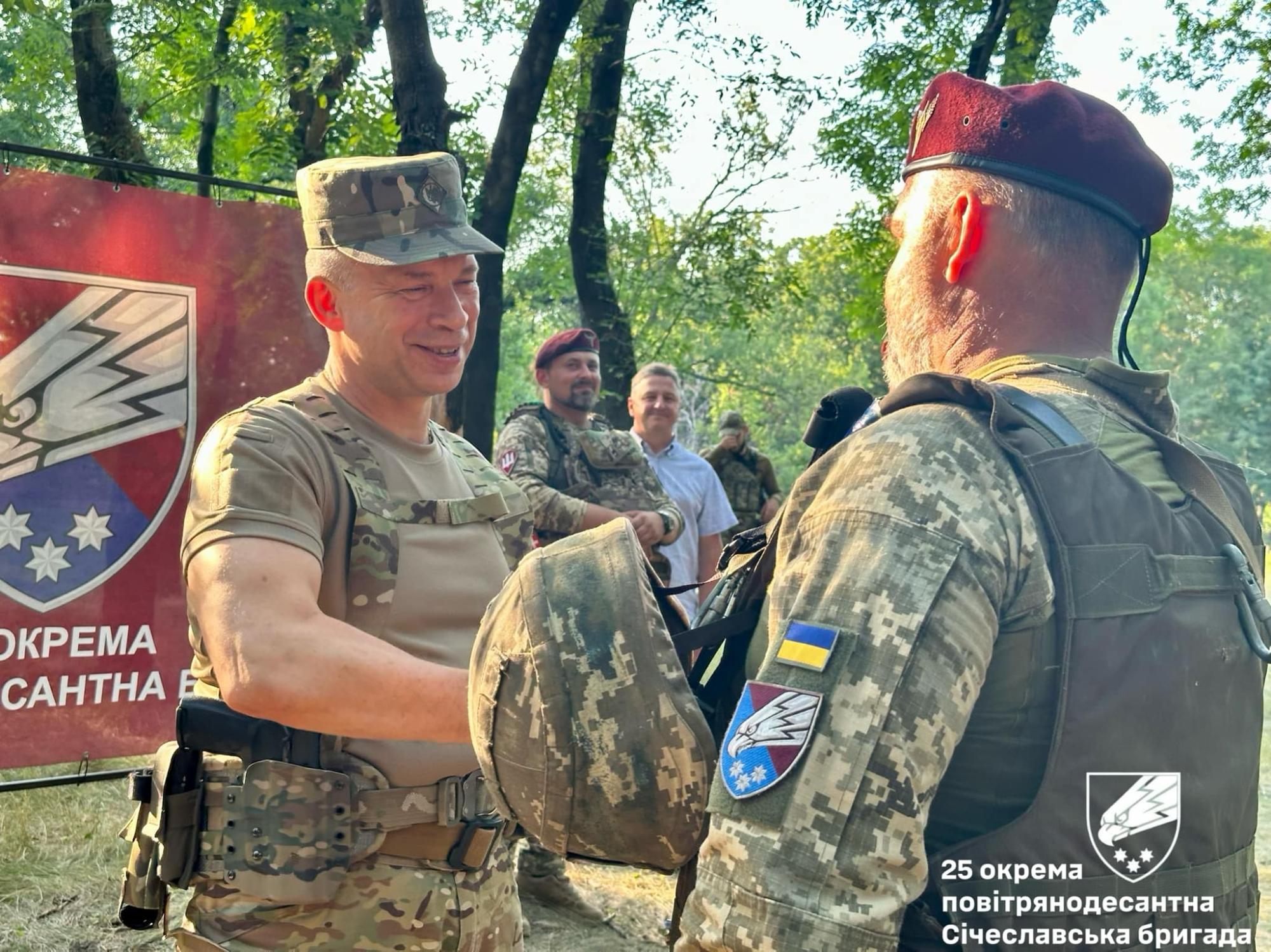 Головком ЗСУ вручив нагороди воїнам 25-ї Січеславської бригади, які стримують ворога на Покровському напрямку (ФОТО)