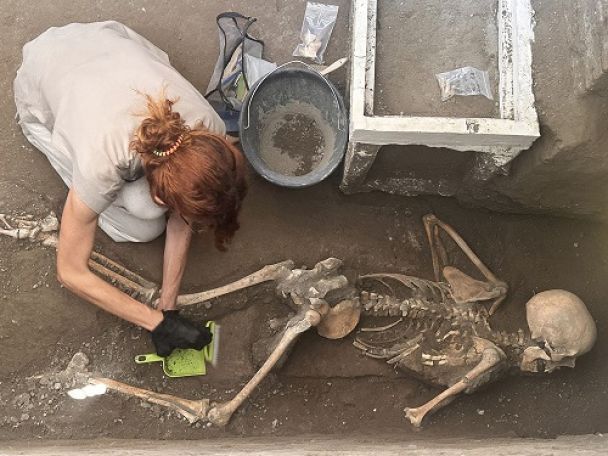 Один із скелетів людей, які відкопали археологи. Фото: Археологічний парк 