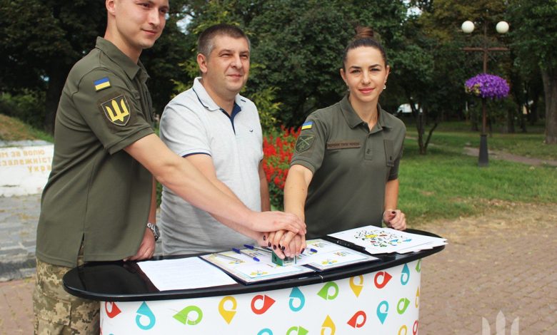 У Чернігові погасили нові марки від Укрпошти «Все буде Україна» (Фото)